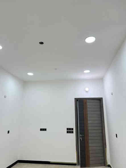 يعلن #مكتب_أكــــد_للعقار
دار 100 متر للبيع واجهة 4 عرض الشارع 20 م
يحتوي  على على 3 غرف نوم
خدمات عدد 2 مطبخ مناور عدد1
حي الجهاد ديوان المخابرات
للاستفسار *********** واتساب مراسلة او اتصال
