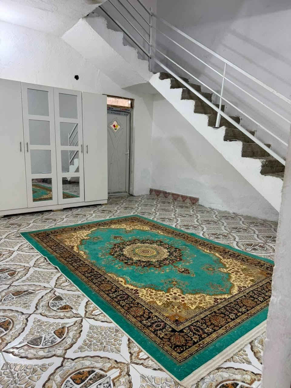 دار سكن للبيع بيع مستعجل 
160 متر المساحه مربع
منطقه/ حواس قرب المولد الاول 
يتكون من غرفه نوم وصاله واستقبال ومطبخ وصحيات 
#معروض بسعر 38 مليون وقابل للعمله 
#للاستفسار الاتصال على الارقام التاليه 
***********
*********** واتساب 
‏‪***********‬‏ واتساب
