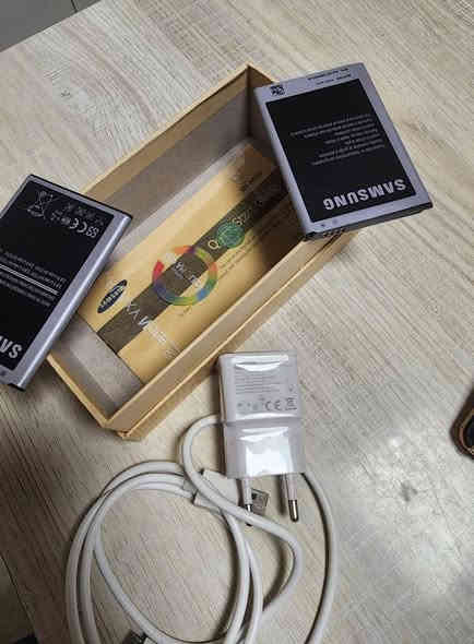 للبيع سامسونغ نوت 3
ذاكرة 32 وياه الكرتونه والشاحنه وبطاريتين بس يحتاج بطارية جديدة
كلشي بيه شغال والجهاز نضيف
تواجد بغداد المنصور
السعر 50 الف
للتواصل ***********
