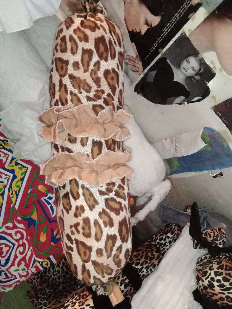 عرض قطع اخيره 
كوشات اسطوانه قياس ٨٠ 
جكليته أو كوشه فيونكه قياس ٥٠ 
كوشات تخم أو كرسي حجم كبير قياس ٦٠ 
سعر القطعه الوحده ب٧ آلاف فقط والتوصيل بغداد ٥


**إذا كنت صاحب هذا الإعلان وتريد حذفه لأي سبب، رجاءا أرسل رسالة إلى الدعم الفني**