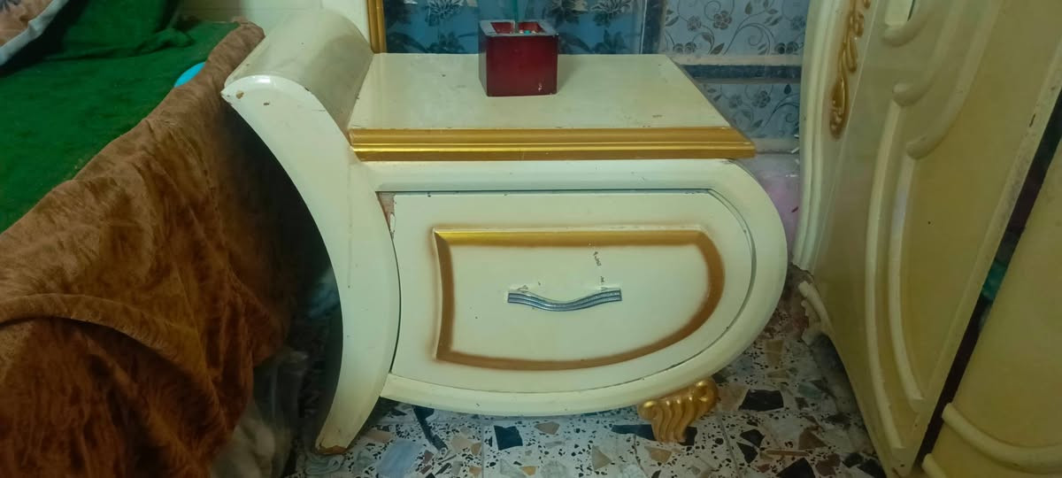 غرفة اخشاب مستعملة السعر 650 الف وبيها مجال التواصل مراسلة او اتصال على الرقم ***********
