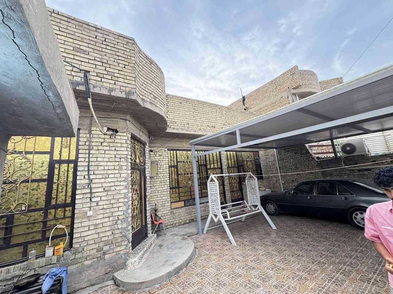 السلام عليكم
بيت مساحة 250 متر بناء 2020 الموقع شارع افران ثاني فرع 
البيت يحتوي على استقبال 6*4
غرف نوم 3 
مطبخ 4*4
صالة 12*4 
صحيات خارجية وحمام داخلي 
سعر البيت 100 
للاستفسار ***********
