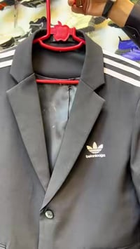 بدلة سبورت بنطرون + ستره adidas x balenciaga ماركة تلبس وزن 70 الى 80 ...