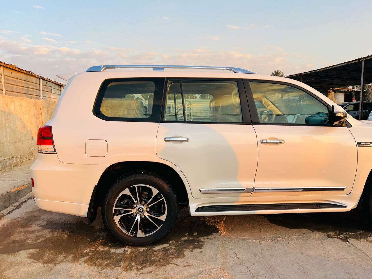 السلام عليكم البيع لا ندكروز موديل 2016 مكفوله كفاله عامه من الصبغ بيهه بارد بصيط بل جاملغ الامامي وشخط بل باب بصيط كلش كلش بدون صبغ   ماشيه 113 السياره جديده بمعنى الكلمه  تخم تاير جديد صيانه كامله  تغليف بيديف رقم بغداد الجديد  بسمي  مكان بابل السعر  485 $ ***********
