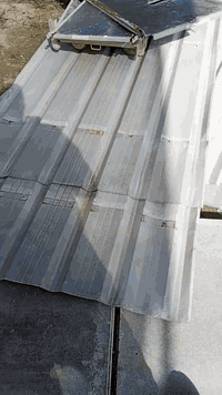 من رخصة الادارة متوفر باب حديد عرض مترين ونصف ارتفاع مترين 10سم تزكاك ...