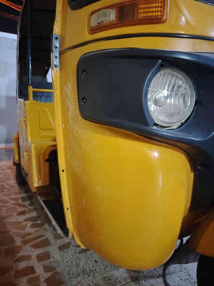 موديل 22 لون ليموني واحد، 
رقم وسنوية بأسمي مال جناي، 
المكينة مفتوحة (فقط ولفات) لا تبخر ولا تنقص، 
الگشر شوف العين تجي وشوف النظافة، 
مسجل، 
قمجيات جدد، 
تبديلة دهن + دهن اسكن + فلتر قبل يومين، 
گاعيات، 
تاير ابو الحيه جديد، 
باتري جديد الأخضر،
ما ابيع اله #شرط_المداور
***********
السعر 8250 وبيها مجال بسيط حگ الجيه
