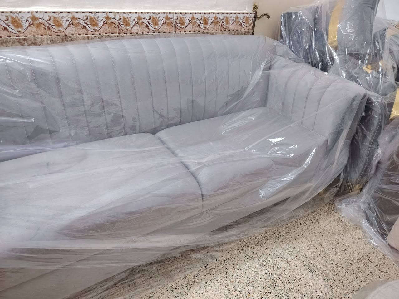 🔥 فرصة لا تعوض 🔥
طقم كنب مودرن فاخر جداً
لون رمادي راقٍ مع لمسات ذهبية تعطيه فخامة استثنائية ✨
✔️ جديد ونظيف
✔️ تصميم مميز ومريح
✔️ يضيف لمسة فخامة لأي صالة
السعر مناسب وقابل للنقاش للجادين فقط
للتواصل خاص 📩


**إذا كنت صاحب هذا الإعلان وتريد حذفه لأي سبب، رجاءا أرسل رسالة إلى الدعم الفني**