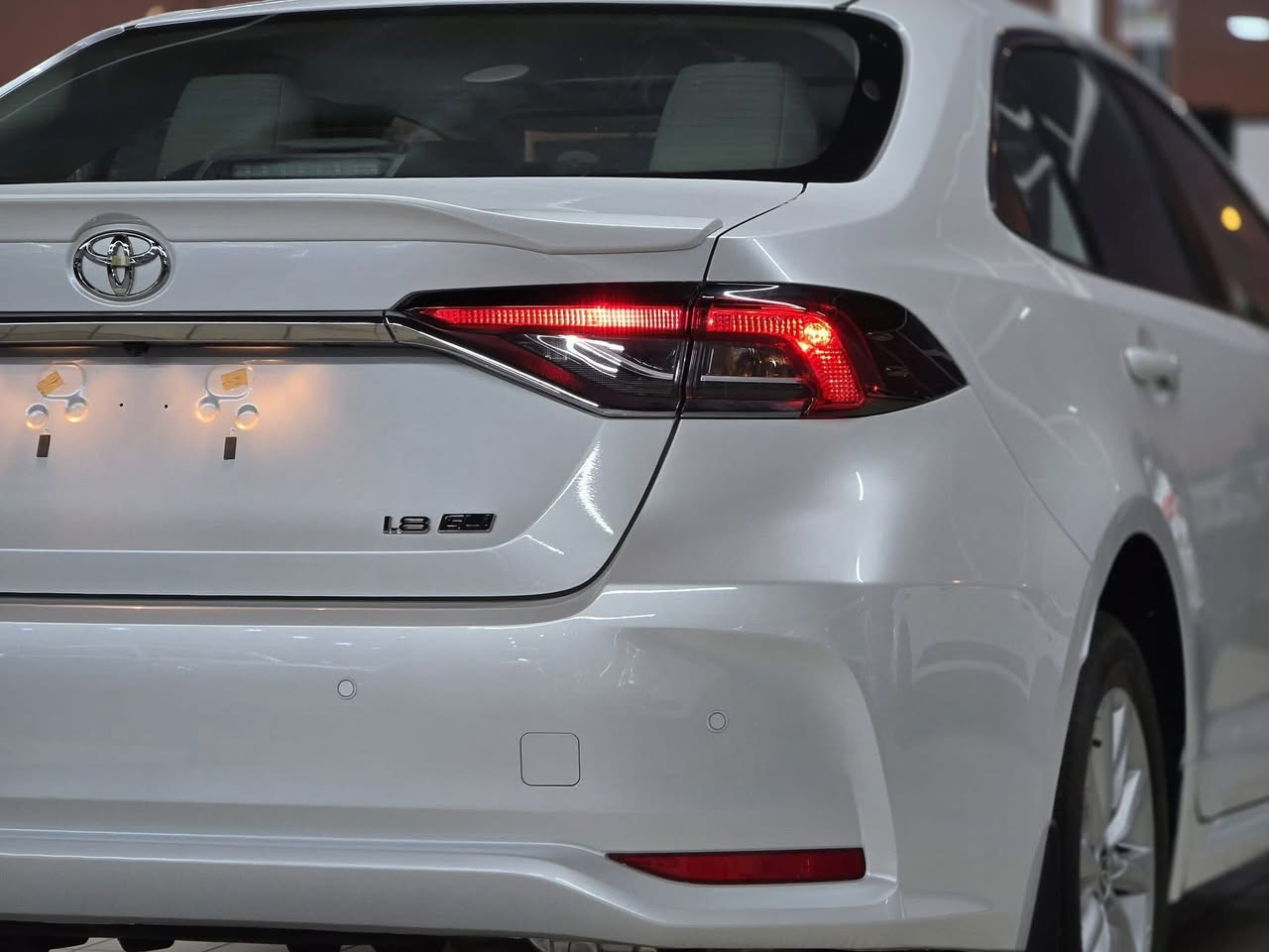 تويوتا كورلا 2025 زيرو رقم  سليمانيه ضمان ساز
فول مواصفات فتحة سقف
حجم المكينة : 1800 
بصمة تشغيل 
دخول ذكي 
تبريد قطعتين 
شاحن لاسلكي وايرلس 
تحكم ستيرن 
مثبت سرعة 
شاشة 
كاميرا خلفي
جنح خلفي بلادي 
حساس امامي خلفي 
ويلكب كروم 
مري شفط 
مري كروم اسود 
اشارة بالمري 
لايت لد 

صيانة مجانية 40 الف او سنتين 
السعر اتصال فقط ***********
