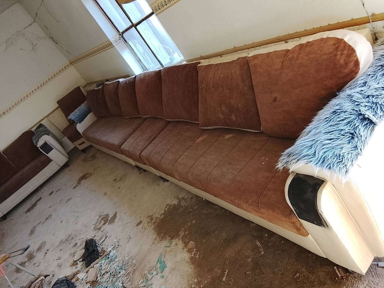 ديوان تركي تسكام اسفنج وخشب وقماش درجه اولى 10نفرات نضيف مابي كل ضرر سعره 225وبي  مجال مكاني بالقاسم ***********
