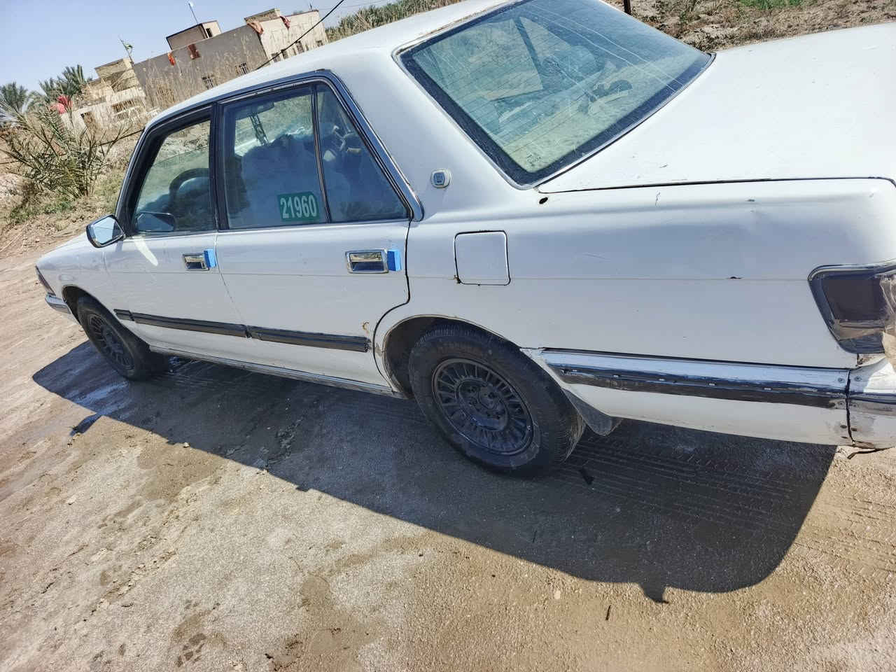 لسلام عليكم سياره سيدان للبيع مديل 1990 محرك وكير عل شرط مكفولات رقم نكليزي بسمي مداور بي وقت السعر 30 وبيه مجال مكان الخضر ***********
