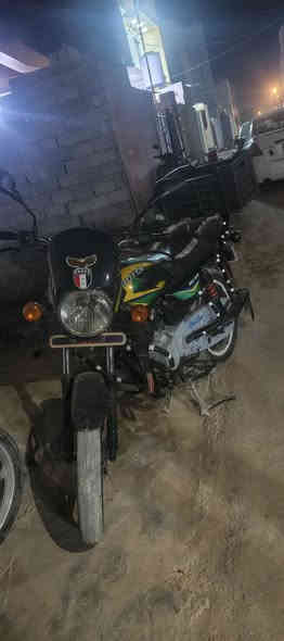 بوكسر ٢٠ بيهه دخان وأوراقها ضايعه اتكفلك كل شي دراجه كامله كلهه شغاله رقم *********** سعر ٥٥٠ مال بيع
