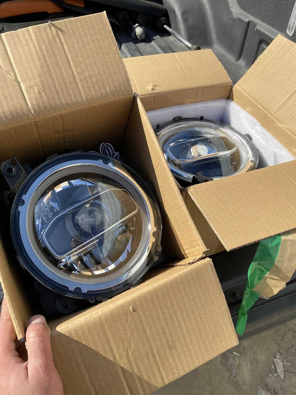 السلام عليكم 
عندي هذني زوج لايتات جيب (رانكلر-كلاديتور) من ٢٠١٩ الى اخر موديل jl   Jt
 هذا الشكل عدسة جدد 
لد ترحيب ولد اشارة 

بعدهن جدد بالكارتون ما شديتهن للبيع مكاني بغداد ***********
