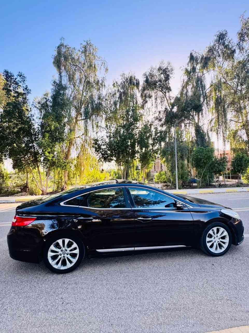 سلام عليكم  بيع او مراوس شنو عندك مراوس راسلني واتساب
HYUNDAI:خليجي 
أزيرا 2012 Vip
لون:جوزي بني 
مكينة:6v
3300cc
مواصفات السيارة 
1-رادار امامي
2-رادار خلفي
3- كامرة امامية
4-كامرة خلفية
5-شارة بالمراية 
6-اشارة ترحيب عند القتراب
7-مرايات قلاب
8-مرايات شفط 
9-بصمة ابواب
10-كشن خزن ميموري
11-كشنات كهربائية 
12-مساج بالشكن
13-كشنات تدفئة 
14- كشنات جلد جوزي
15-مسجل صوت +بلوتوث +أواكس+ USB
16-فول تحكم ستيرن
17- ستيرن كهربائي 
18-حساسات حرارة بالجامة الامامية 
19-Auto hold 
20-بردات كهربائية
21-بصمة أبواب 
22-ثلاجة 
23-جنطة كهربائية
25-تبريد قطعتين
26-بانوراما طكتين
بيها صبغ جاملغ خلفي ونص قبق جنطة 
مكاني بابل مسيب
***********
***********
