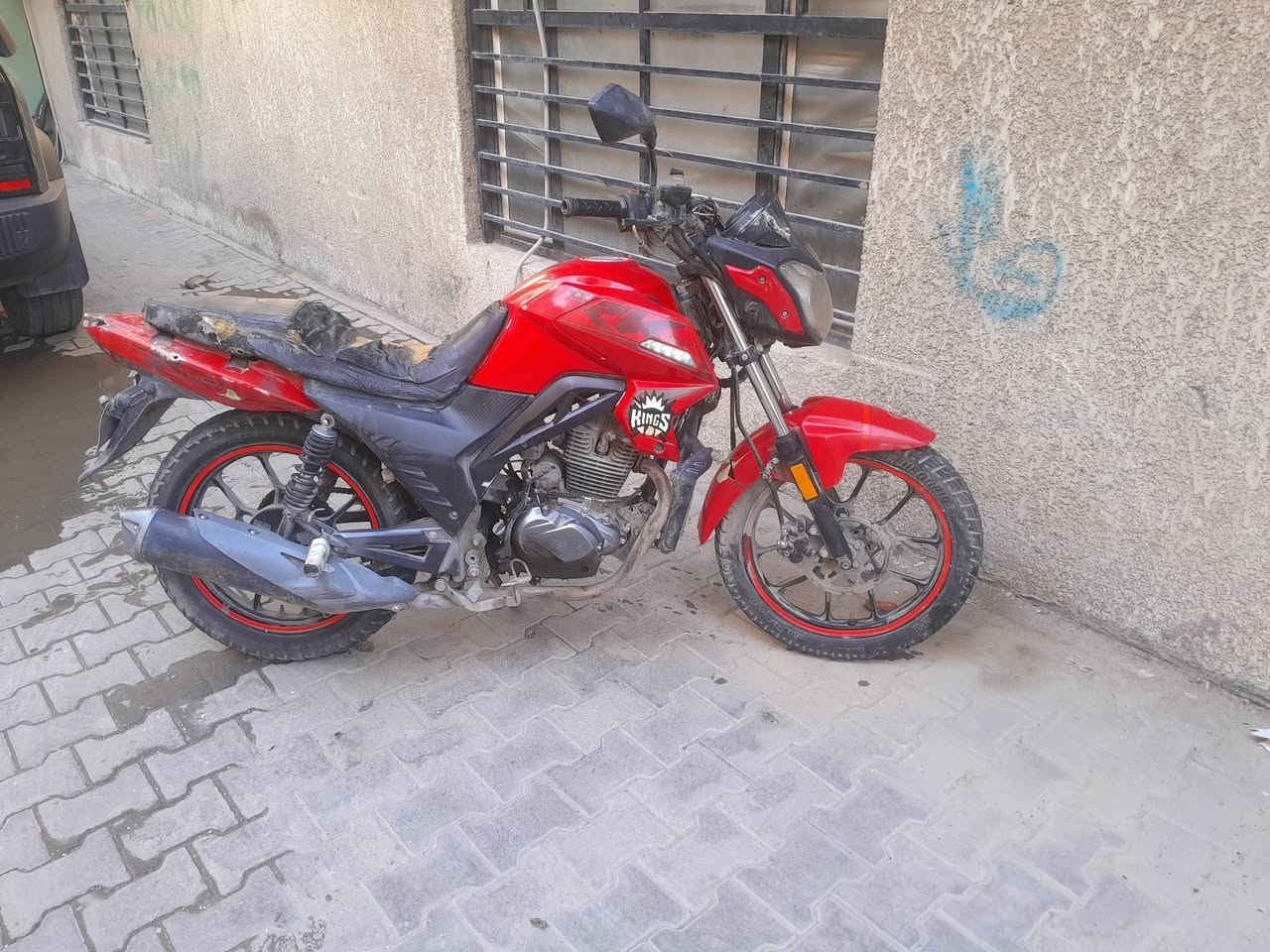 السلام عليكم دراجة اركي للبيع سعر واحد و ربع دراجة نضافه ٧٠ ب ميه نواقص بريك أمامي دواسه رجل يمنه و باتري هيه بيها باتري بس ضيف  السيابه مالتها مكسوره يردلها لحيم  سويج امرار يشكل دراجة مال شغل ..... دراجة بسم عجلة الخليج يعني نروح ني وياك للشركة وتنازل عنها يعني بيع وشراء داخل الشركة وانت حولها بسمك ثاني يوم ب مرور مال حسينيه وكيل شركة عجلة الخليج هناك مكاني بغداد رقم ***********
