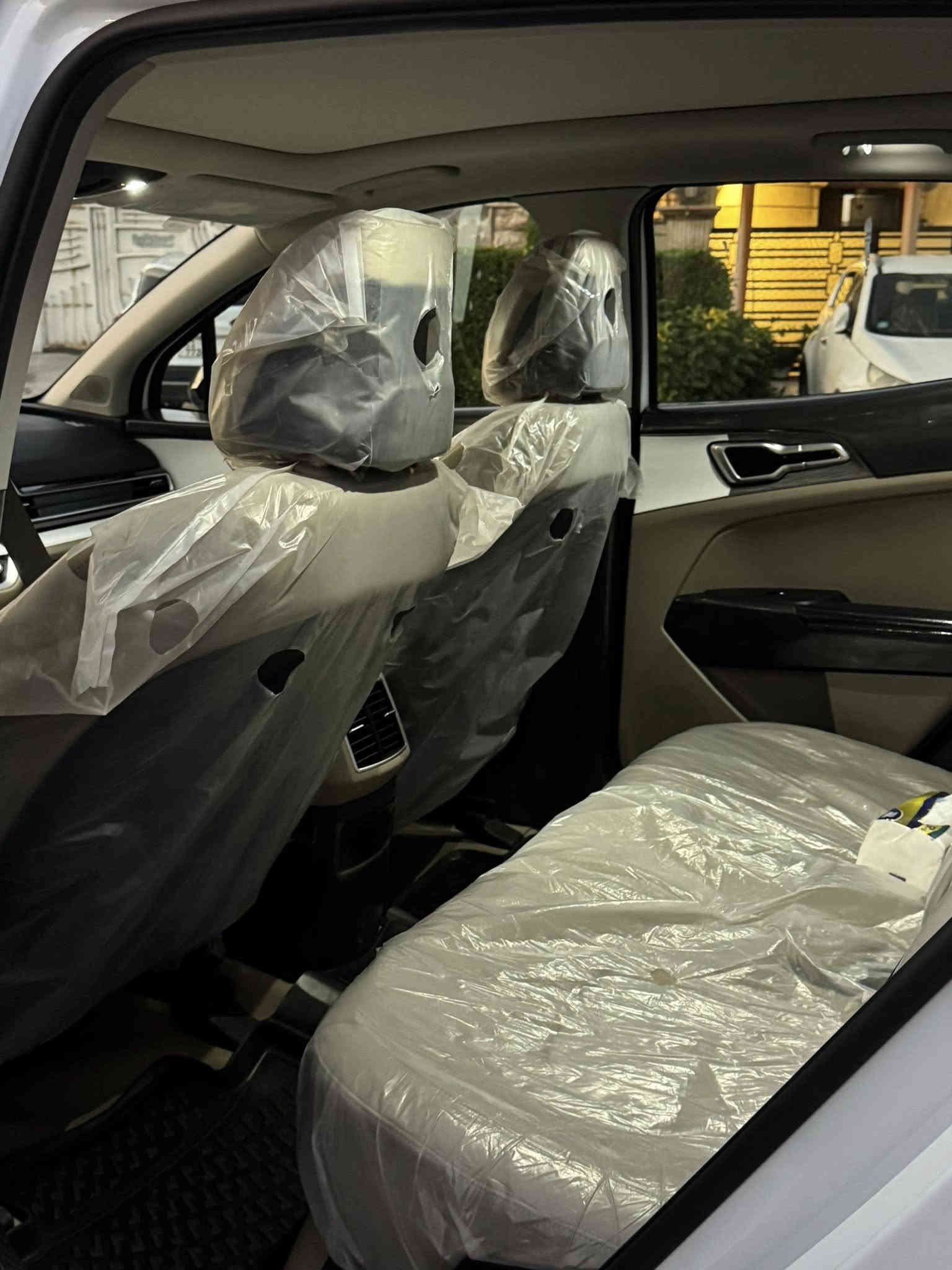 الموديل : 2025 . (خليجي) . 
المحرك : 4  سلندر DOHC 2.0
العـــداد : 6 آلاف  
الضمان : 5 سنوات 

المواصفات : 
* مقاعد تدفئة .
* صندوق كهربائي .
* مقاعد مخمل.
* المقاعد الأمامية كهربائية .
* حساسات خلفية وامامية 
* اطار قياس 235/50R19 انج .
* دخول وتشغيل بصمة.
* أنظمة قيادة متعددة.
* لوحة عدادات المركبة LCD.
* حساس مطر.
* هاند بريك بصمة.
* تحذير النقطة عمياء.
* برداية صندوق الامتعة.
* مرايا كهرباء.
* المصابيح الأمامية زنون .
* كشافات الضباب زنون . 
* تشغيل عن بعد .
* نظام APPLE CARPLAY
* مكيف خلفي.
السعر 250 وبيها مجال بسيط 
للاستفسار ***********
العنووان بغداد الدوره 
ملاحضه : البجم مغلف ppf افلام حمايه والراديترات مغلفات حمايه من الخدش
