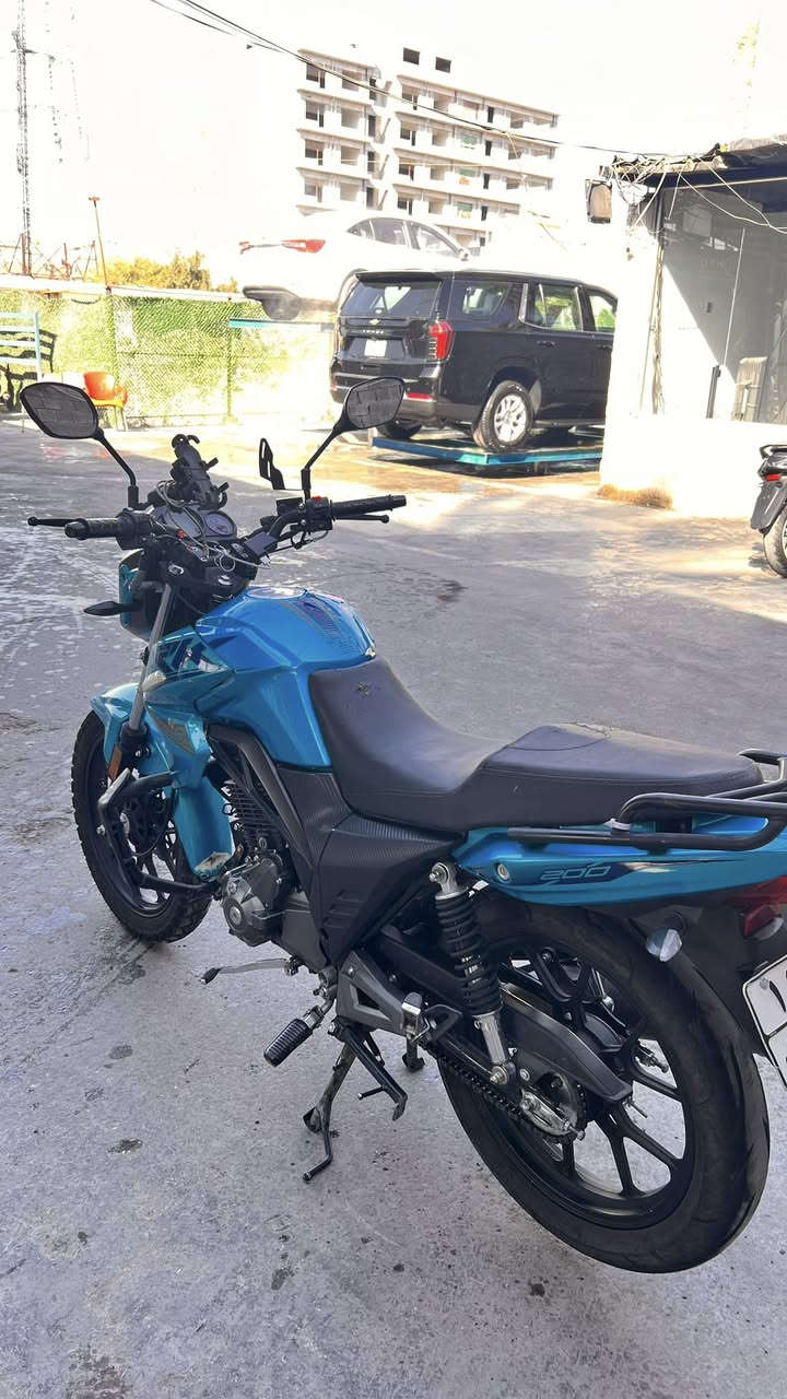 السلام عليكم للبيع ار كي موديل 24مرقم كامل الدراجه جاهزه اي نقص مابيها ماشيه 42الف حقيقي محرك 200cc السعر 2مليون وبيها مجال الدراجه جديده ونظيفه كلش 
العنوان بغداد اعظمية 
***********
