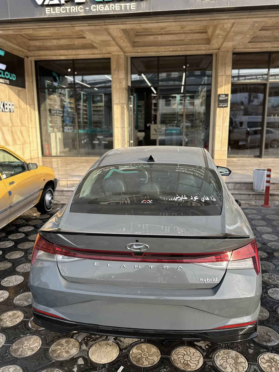 مستعجل على بيعتها متوازي ومحتاج فلوس 

النترا ٢٢ هايبرد فول مواصفات 
ماعدة كشن مو كهرباء ومو تبريد 
بس تدفئة 
ماشية ٩٠ الف كيلو مو مايل 
حادثها بامريكا قطعة وحدة 
بالعراق صار بيها باب الصدر 
وجاملغات خلفية ثنين من امريكا 
السعر ١٢٥ 
***********
