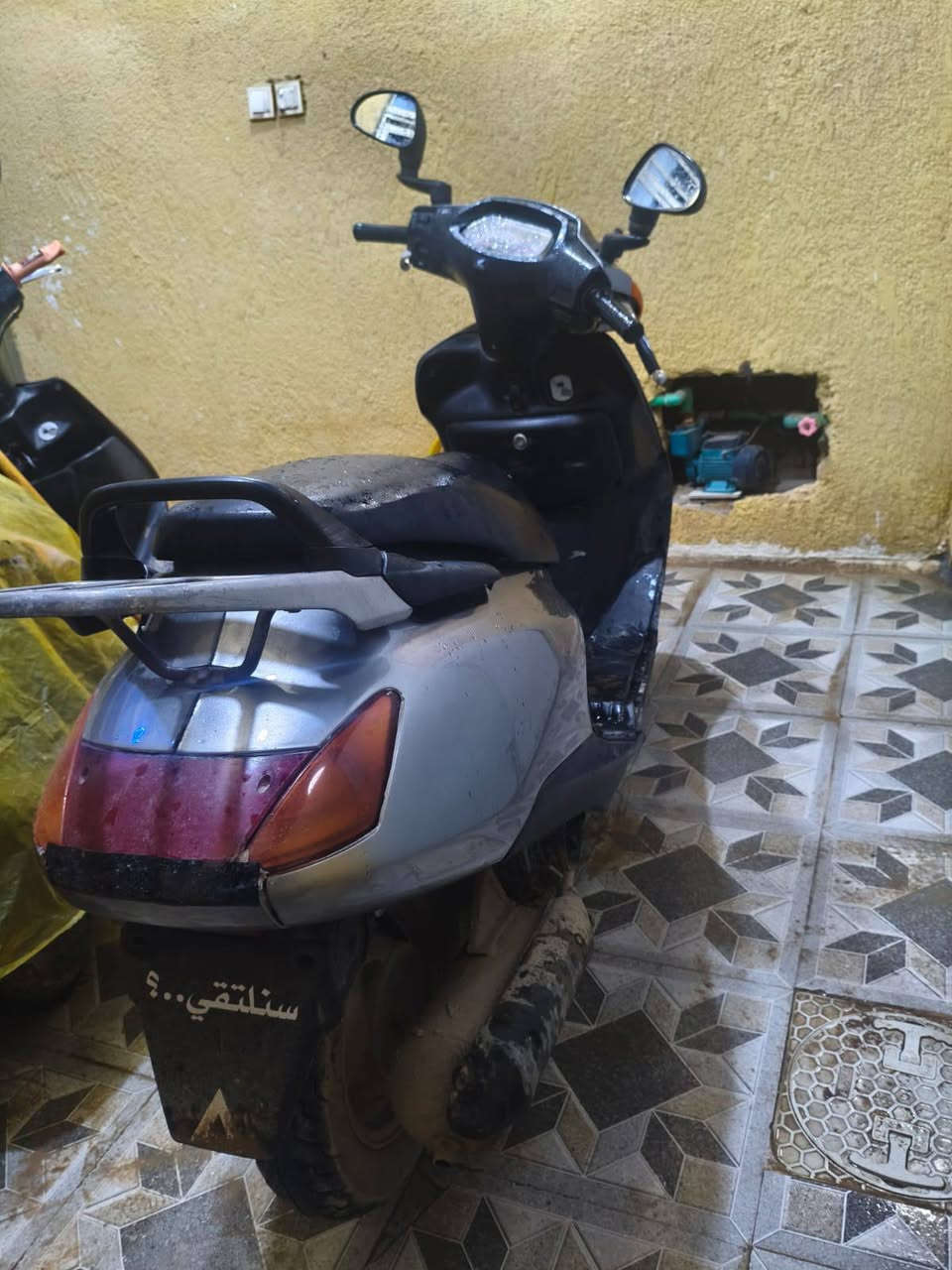 دراجه سبيسي للبيع مبدله مكينه رمبه جديده مصار شهر دراجه شخط مابيها لون رصاصي فيلي ياباني اخت رمبه نكره سلف هندر دراجه جديده وگلشي شغال بيها لايت زنون اصفر وابيض اشاير يمنه ويسره ابريك امامي خلفي *********** كوت حي الحكيم سعرها 850 وبيها مجال قليل حك الجيه
