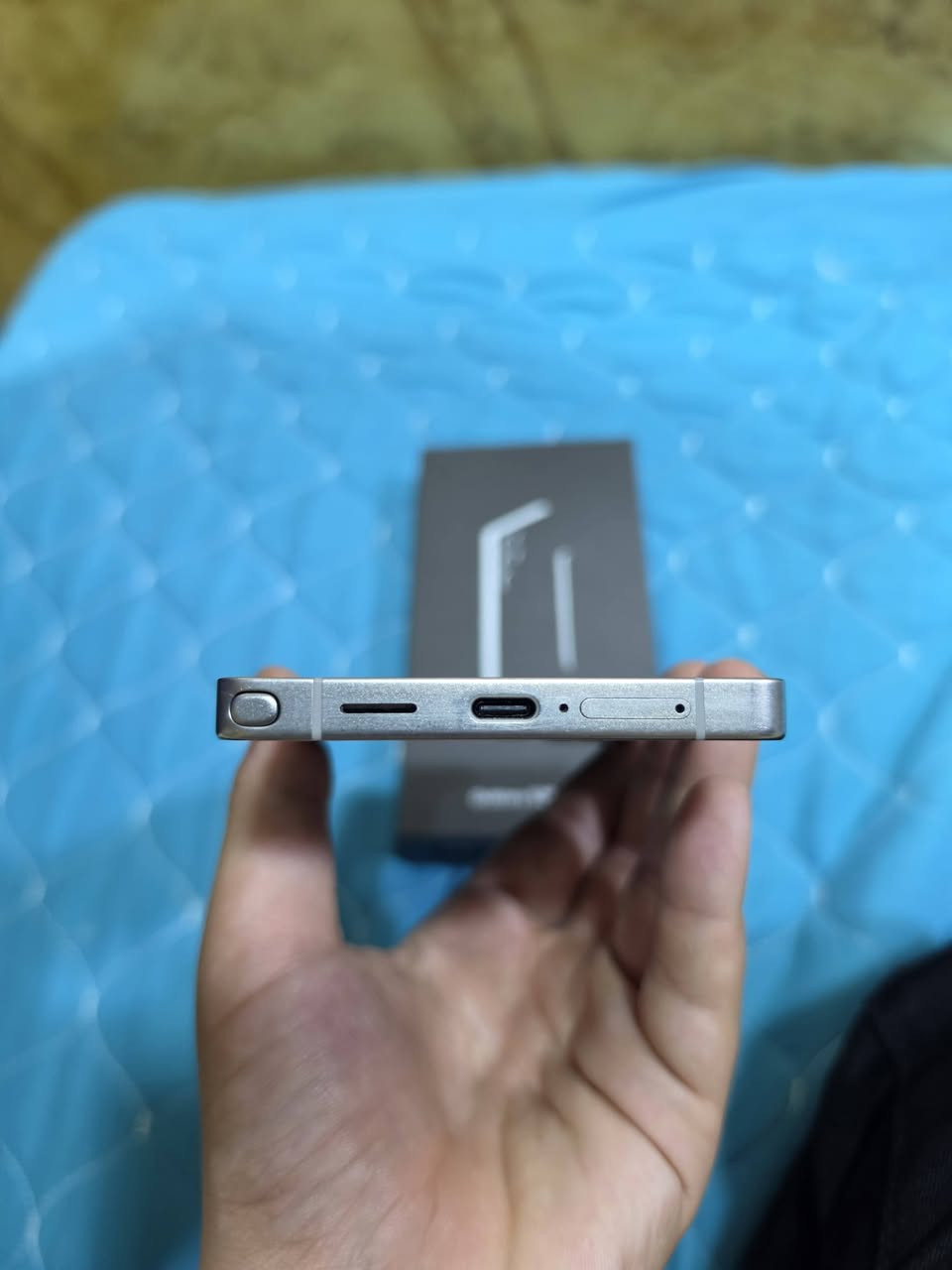 السلام عليكم 
جهاز S 25 ULTRA  جهاز نضافه 99% 
ذاكرة ٢٥٦ مستخدم ٤ اشهر 
جهاز نضيف ما داخل صيانه وكاله  سيمكارت وقلم شغال اي خلل ما بيهن 
مع كارتونه وملحقات  
تواصل *********** 
العنوان بغداد العبيدي 
سعر مليون و ٢٠٠ وبي مجال

