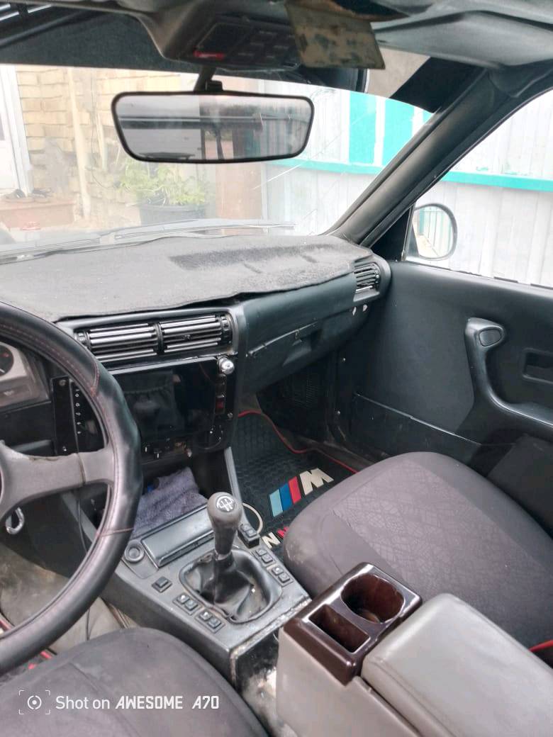 
ما هو موديل السيارة والسنة الصنع؟: 
1994
هل يوجد تاريخ صيانة موثق للسيارة؟: 
المكينه اتخربط بيهه 3بساتم واكفه يعني تحتاج فتح مكينه
هل السعر قابل للتفاوض؟: 
مجال بسيط
ما هي مكان تواجد السيارة لعرضها على المشترين؟: 
بغداد الغزاليه ‏‪***********‬‏ واتساب