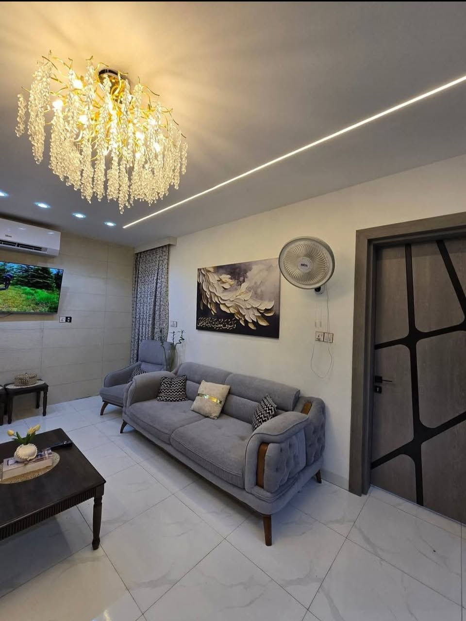 🌟 للبيع! 🌟
دار بناء حديث طابق واحد( 200 متر) في كربلاء - طويريج ـ حي الجمعيه 
🟢 المواصفات:
ــ دار بناء حديث صب مسلح عدد غرف 2 صالات 1 استقبال مطبخ عدد 1 صحيات عدد 2 بناء الدار طابوق وسقف صب مسلح 
- واجهة 10 متر
-  شغل درجة أولى 
- طابو ملك صرف 
- تحويل بسم المشتري
- ماء، كهرباء، مدارس، أسواق متوفرة
- عرض الشارع 15 متر
للاستفسار: ***********  ابو امير
