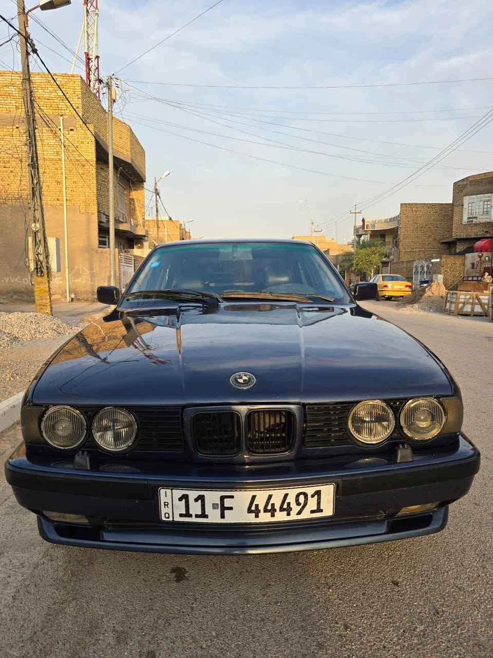 السلام عليكم
 BMW 525 1992 
525 أوتو رقم بغداد تخم تاير تبريد قطعتين مقاعد جلد فتحه سقف قفل مركزي هزه جديده سنويه 2030 بأسمي مشروع وطني محرك مسكر بدون حادث صبغ فقط مكانها بالكوت السعر 60 قابل للتفاوض دهل اوران, واسط


**إذا كنت صاحب هذا الإعلان وتريد حذفه لأي سبب، رجاءا أرسل رسالة إلى الدعم الفني**