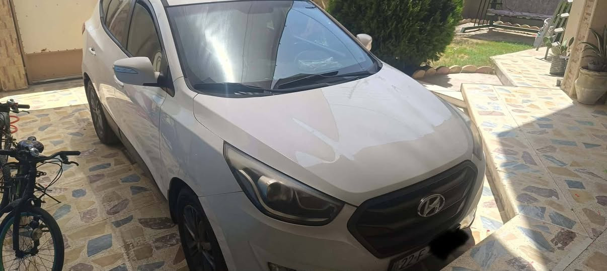 أَلسلام عليكم 🙋‍♂️
هونداي توكسون ( Limited ) .
موديل : 2016 💫
محرك : 2400 دوش 
فور ويل 4WD
رقم : اربيل دولي ( 22 ) 
كابون بانزين ⛽ 
رقم وهزة وسنوية جديد ✅
* كلين تايتل بدون اي ضرر !!
أَلمواصفات : 
كشن جلد + دشبول لمتدد + لايت عدسة + اشاير بالمري + بك لايت ليد اصلي  .
❗ألسعر : 168 وبيها مجال للطيبين ....

📌 للأستفسار : *********** اسيا 
                       *********** كورك
