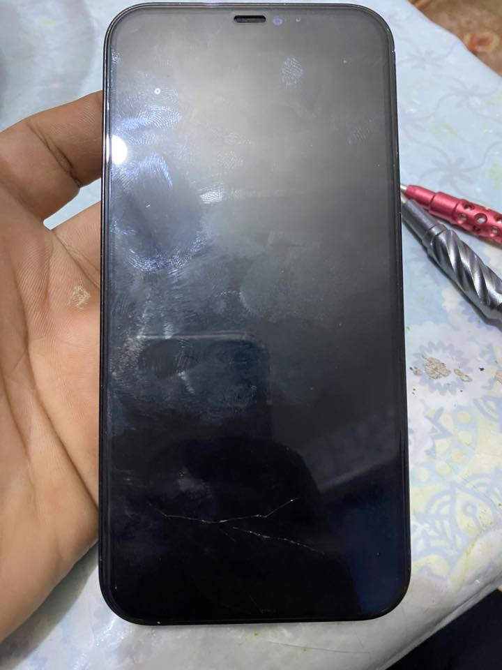 اسلام عليكم 
12برو ماكس AAAماستر  نضافه كلش حلوه 
مستبدل شاشه وبطاريه ١٠٠ وفطر بالكلاس 
سعره ٢٥٠الف قفل   
بس البورد ب٢٠٠الف جاي ينباع 
عنوان القاسم 
***********
