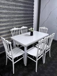 ميز طعام • ٤ كراسي • ٦ كراسي