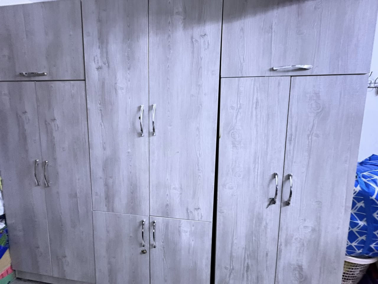 كنتور خشب قوي نظيف 6 أبواب للبيع سعر 350 الف عنوان بغداد دورة حي شرطة ***********
