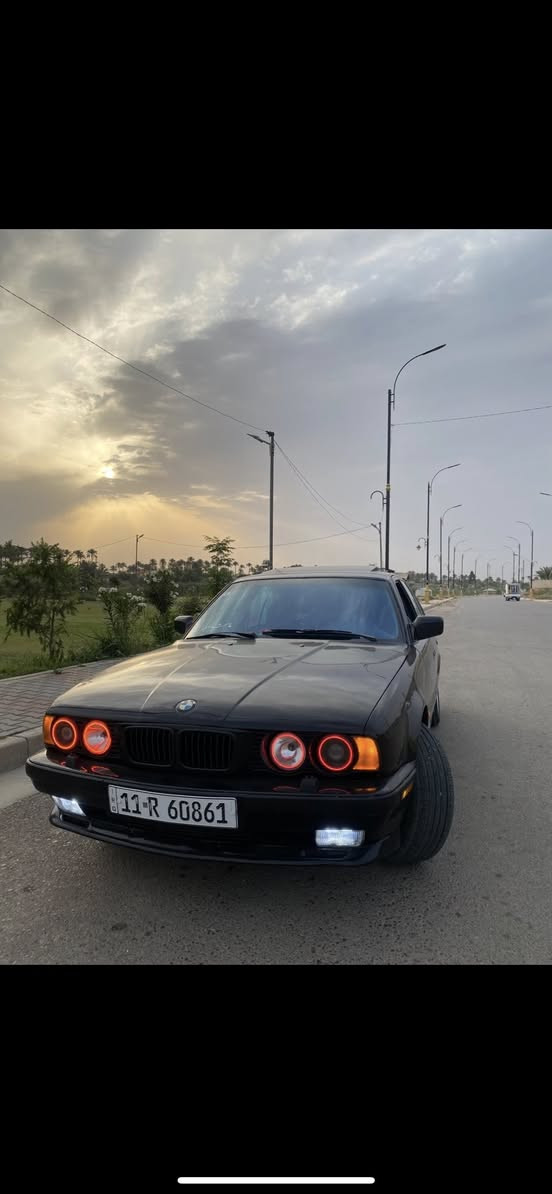 السلام عليكم
بيءم موديل 90 رقم بغداد دوالي تبريد ثالج حداديه 100 كشنات كهرباء سلايت شغال منضومه  زنون المكينه 35مفتوح 
ألون اسود غير محدد تخم تاير جديد مكان السياره صلاح الدين الضلوعيه الرقم ***********  السعر58 بيه مجال
