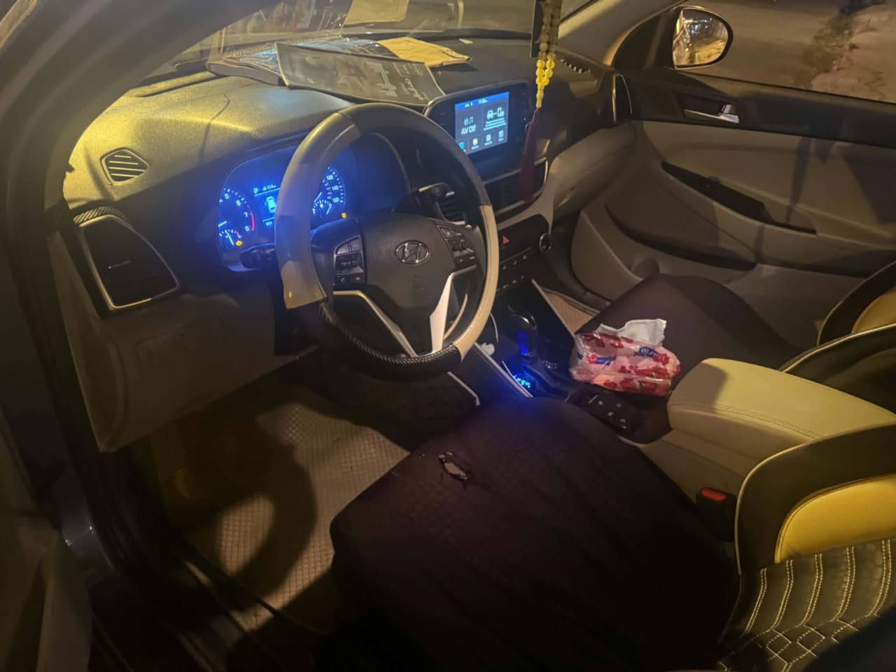 السلام عليكم
توكسن  للبيع  موديل  2021 وارد امريكي  ضرر ربع البوند صبغ بدون دواخل   وباب الصندوق شبرين بارد  ماشيه 90 الف  محرك وكير شرط   مواصفات كامره وشاشه وهند بريك بصمه  تحكمات ستيرن  
للتواصل ***********
