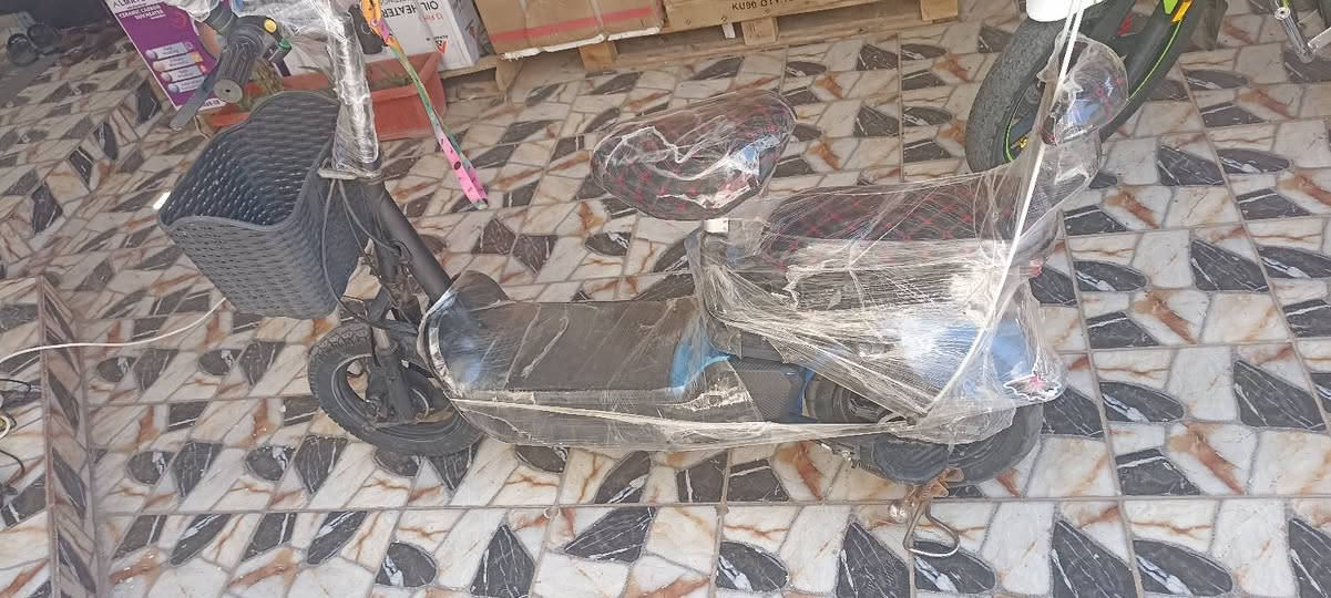 سلام عليكم ورحمة الله وبركاتة
باسكل شحن حجم 14 شغال من كلشي عل فحص بطاريات تخم جديد ابو الولد / تايرات جدد / اكلوب عالي ناصي / السعر ب150الف وبي مجال 
العنوان /الرمادي الجمعيه قرب جامع هميم 
لاستفسار ***********
