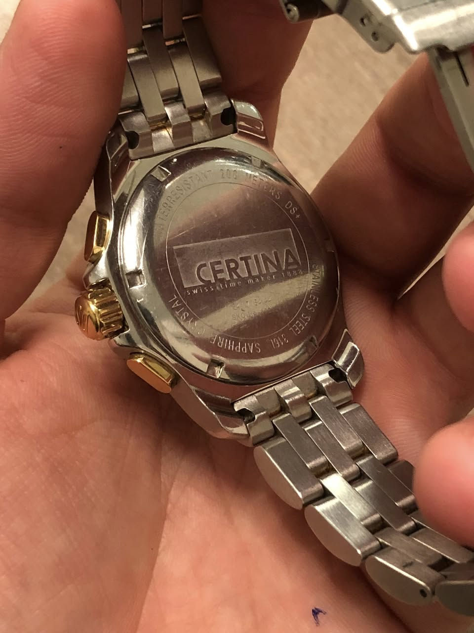 سيرتينا كوارتز سويسري اصلي 🇨🇭🇨🇭🇨🇭
موديل DS first
نظام كرونوغراف // جميع السناتر شغالة // القفل بحري // زجاج مقاوم للخدش // السير الاصلي كامل والقفل الاصلي // مقاومة الماء بعمق ٢٠٠ متر // القطر مع الزمبلك 50 دون زمبلك 41 // السمك او الارتفاع  15 // الساعة مختومه ومعلمه من كل مكان 
‏🇨🇭السعر خاااص لطفاا🇨🇭
يتوفر توصيل لكل المحافظات


**إذا كنت صاحب هذا الإعلان وتريد حذفه لأي سبب، رجاءا أرسل رسالة إلى الدعم الفني**