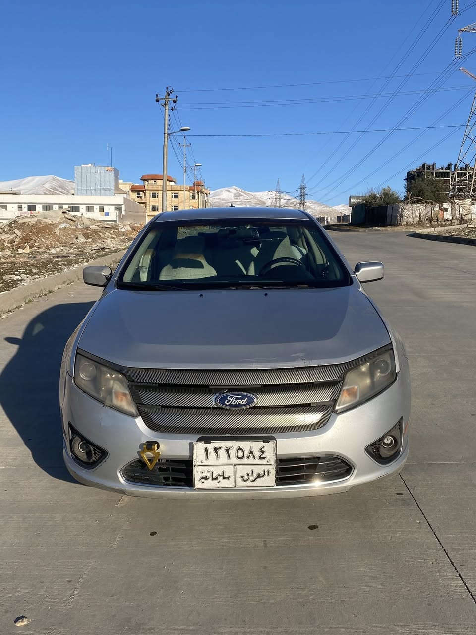 سڵاوتان لێبێت
فۆرد فیوژن ٢٠١٠ se 
دو پەڵە بۆیاخی هەیە بێ ناوگرتن 
کاڵبونەوەی نیە بە شەرت  
گێڕو مەکینەو سوکان بەشەرت 
سوکانی بیلادە بێ عەیب 
سەنەوی تا ٢٧ تازەیە 
غەرامەو تەحویل بە شەرت 
سعری ٨٥ گەڵاو مەجال 
موشتەری نیت بێزارمان مەکە
0770 882 13 47
