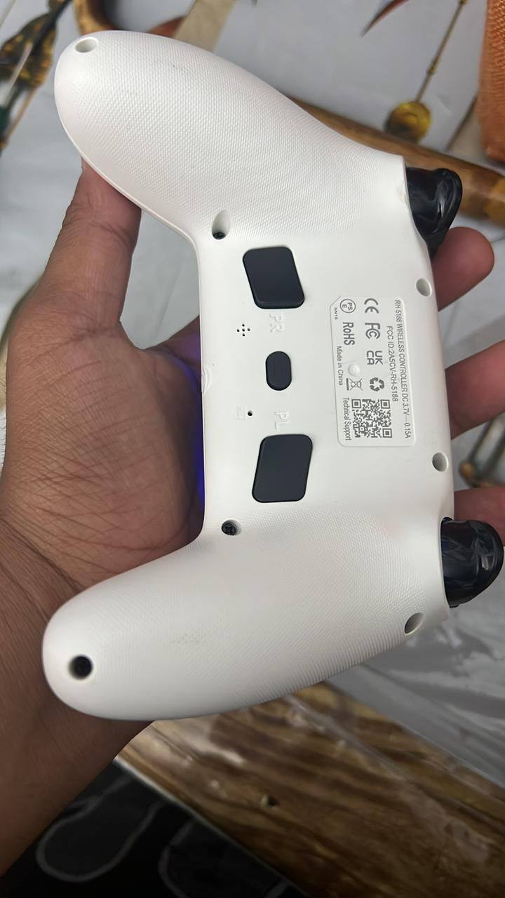 بلاي 5 سلم
أبيع PlayStation 5 نسخة 1TB بحالة نظيفة جداً، استخدام خفيف وما بي أي مشاكل.
كامل ملحقات
المواصفات:

سعة 1 تيرا

يد أصلية

يشتغل 120FPS بالألعاب المدعومة

دقة 4K

سريع جداً بالتحميل بفضل SSD
اضافات ويا يد احترافيه + ماوس وكيبورد + الالعاب الي بالصور

يشغل ألعاب قوية مثل:

EA Sports FC 26

Call of Duty: Black Ops 7

Grand Theft Auto V

Forza Horizon 5

الجهاز:

نظيف جداً

ما مفتوح ولا مصين

حرارة ممتازة

جاهز للفحص والتجربة

سعره 990 الف وبي مجال اذا شراي
ينطي أداء قوي للألعاب والأونلاين، والبيع بسبب عدم الاستخدام 
رقمي ***********
