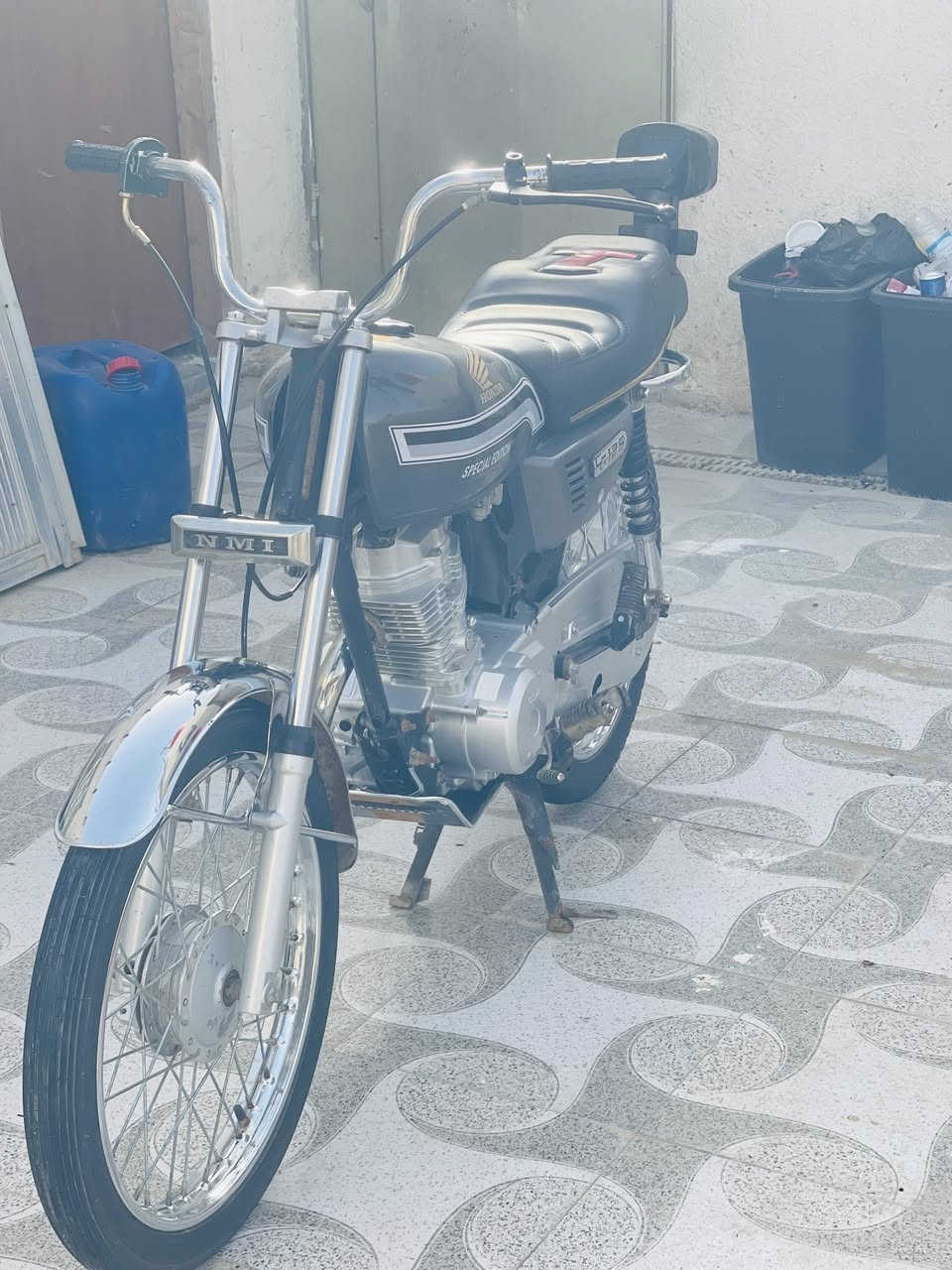 يالله سلام عليكم دراجه لبيع أورق كامله شاصي ارشا ١٧ تعميره ٢٥ مكينه شلامجه مكفوله من اي شي الشراب بيه خير ويدلل مستعجل ع بيعتها يشهد الله *********** شطره
