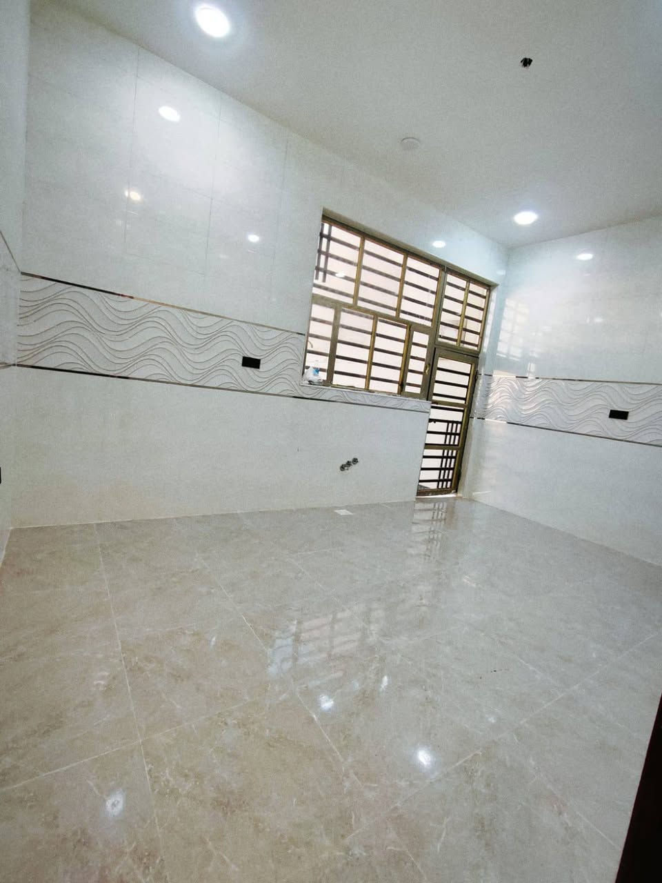 السلام عليكم ورحمه الله وبركاته
دار  زراعي سند 25 قابل للتطويب في عرصات حيدر بن حجي هندي حولي الخصيمه كونكريت مسلح درجه اولي مساحه 240 متر واجهه 10 متر  شارع ابو لمى الفرع المقابيل الجامع  يتكون من غرف نوم 2 وصاله واستقبال ومطبخ وصحيات داخلي وخارجية وكراج وحديقة وبيه رقم تطويب مقدم معامله للبلدية

لاستفسار الاتصال على 

***********

‏‪***********‬‏
