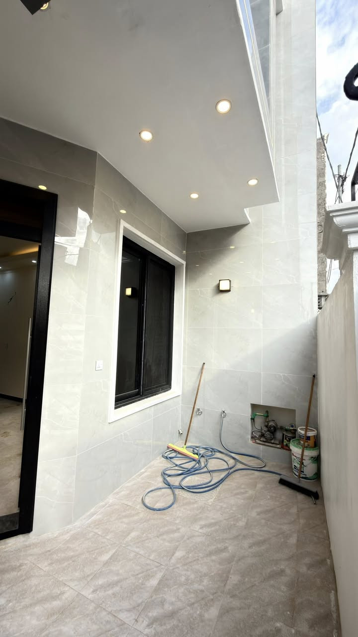 مشتمل للبيع المساحة 100 متر الواجهة 5 نزال 20
حي الجهاد المسالة والعدالة قرب مجمع النسيم بناء درجة اولى 
واجهة برسلين ارضية مرمر كهربائي وصحيات داخل ضمان 
بناء متعوب عليه يحتوي على 3 نوم صحيات عدد 2 
‏السعر مناسب للاستفسار ***********
