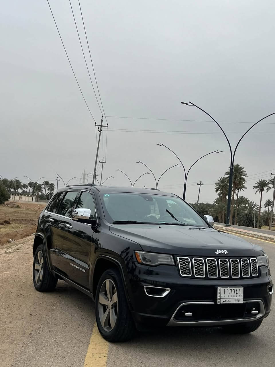 السلام عليكم
جيب گراند شيروكي ٢٠١٥ وارد امريكي 
فول مواصفات اعلى فئه 
بصمه بنوراما كشنات جلد تدفئه وتبريد 
بيها بس بنيد كلير والباب الخلفي والجاملغ جهه السايق فقط 
عليها رقم مميز 
السعر ١٧٠ وبيها مجال 
مكانيّ الخالدية 
للاستفسار ***********
