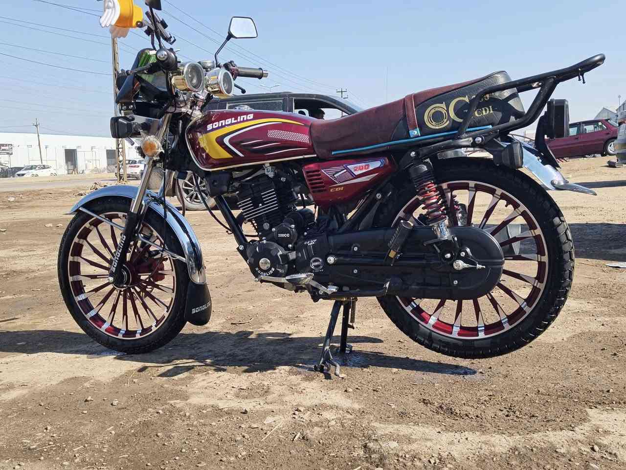 يالله سلام عليكم دراجة لبيع موديل 26 محرك 200سيسي الدراجة كفالة عامة من التاير لتاير كلشي شغال بيها بصمة بدشبول بصمة تشغيل عن بعد نازلة بشهر 9 السعر 950وبيها مجال لشراي عنوان بغداد ***********واتساب تواصل خاص متوفر 24ساعة
