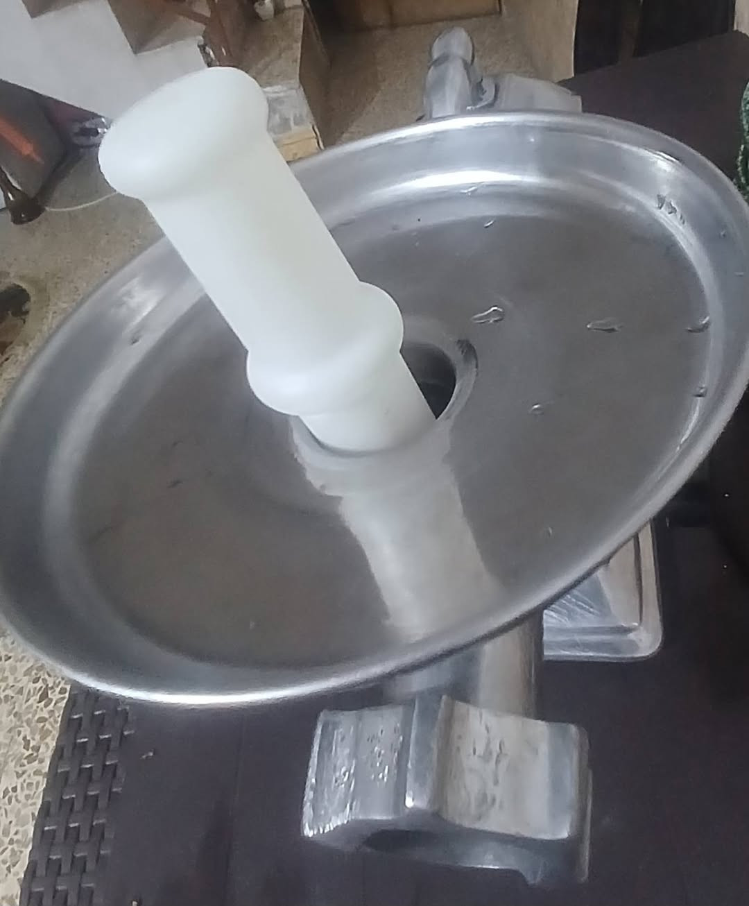 مكينه لحم للبيع نضافه اخو الجديد  ما مفتوحه وضمان اسبوع *********** وتساب
