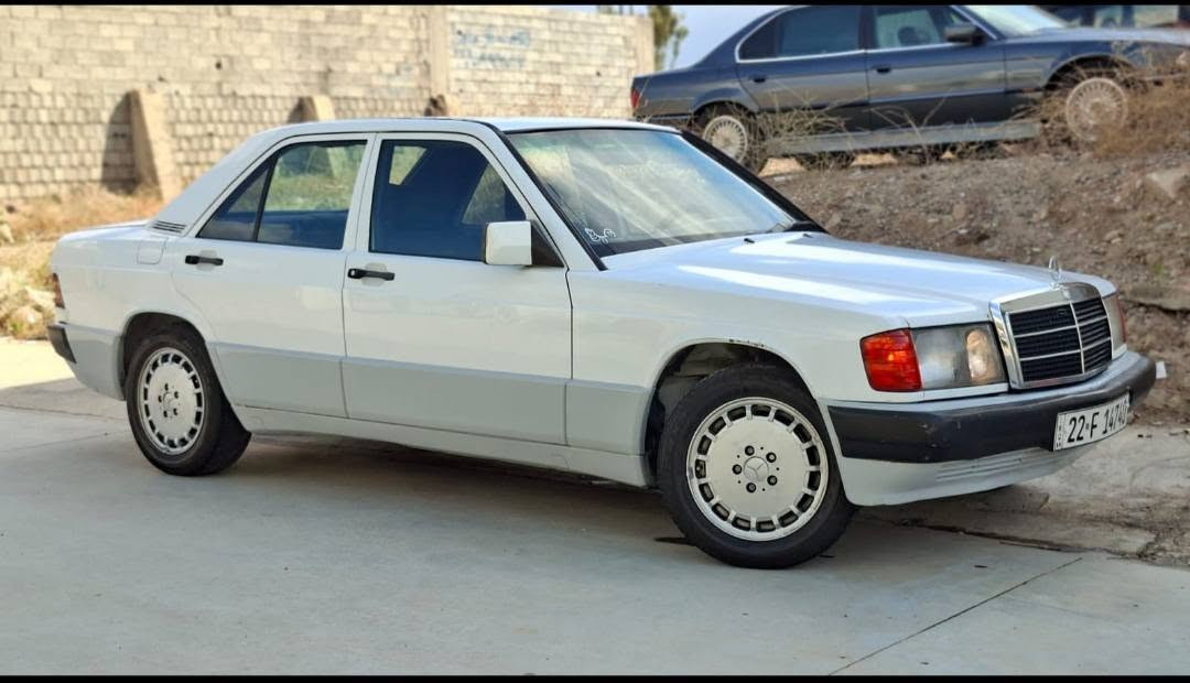 سلام عليكم للبيع مارسيدس 190 موديل 1988 محرك بيلاد 4 سلندر 2.0 كابريتر صبغ بلاد كيرعادي بدون تبريد قواعد دبلات سليمة تايرات جديدة و دبلات جديد هزة و سنوية جديد لحد 2031 سيارة غرفة جديد دشبول مابي فطر جاهزة ملاحظة محرك بي خيط تبخير بونيت و جاملغ امامي سكن صبغ و جاملغات خلفية تعديل بارد سيارة مابي معجون سعر 55 بي مجال مكان كركوك *********** شرط غرامة و تحويل
