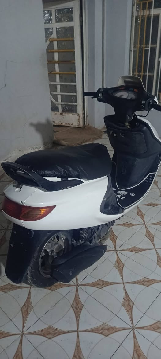 السلام عليكم
فراشة فحل جاهزة مكينة حلوة وناعمة 
كهربائيات شغالة سلف هندر هورن لايت كلها شغالة تايرات نظاف دبلات حلوة 
سعرها ٣٠٠  مكاني أبو صخير 
***********
