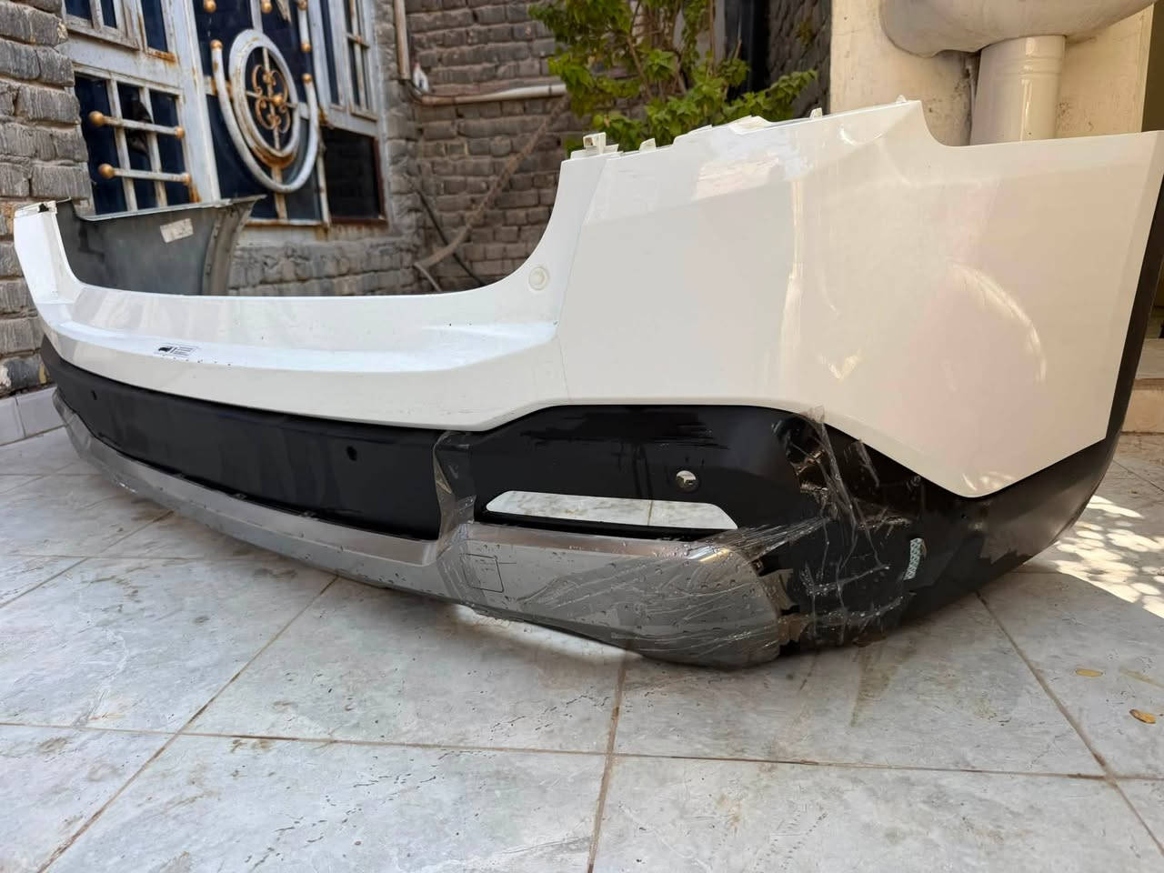 دعاميه سورنتو خلفي مديل 25النيكل مضرر والالحيه شك خفيف البياض سليم بلاد سياره خليجيعه ٢٠٠$ ***********
