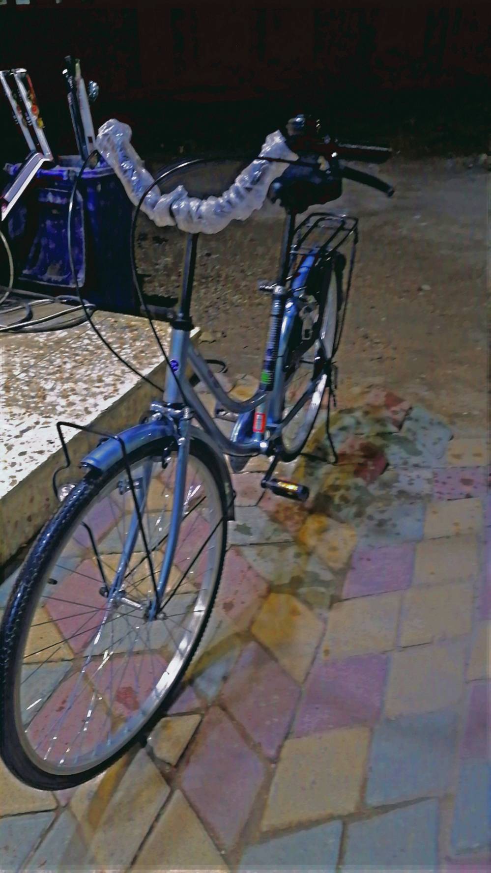 بايسكل ياباني حجم 26 بعده جديد الله يشهد اخذته قبل  سبوعين بس عتازيت واريد ابيعه شخط مابي والله السعر 110 وبي مجال للتواصل ***********