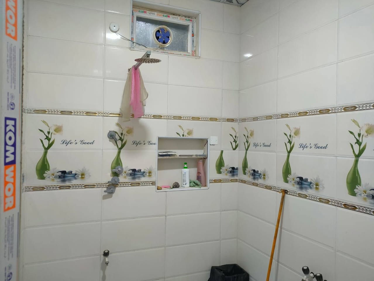 سلام عليكم بيت طابوزراعي الزيتون نزلت مكخلف شققتب النور ومكتب السجاد المساحه 277متر كله كونكريت بناء طابوك  بيت جاهز من كلشي بناء فول الفول غرفتين اوصاله اومطبخ اوبراني اوصحيات تبليط بل باب  السعر ***********@
