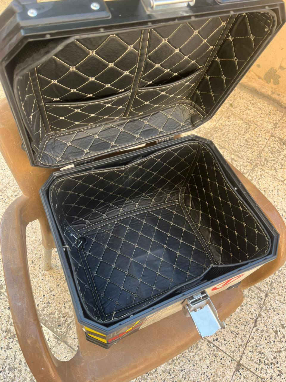 صندوق دلفري نضيف حيل حيل نضيف سعرو 23الف 
***********
