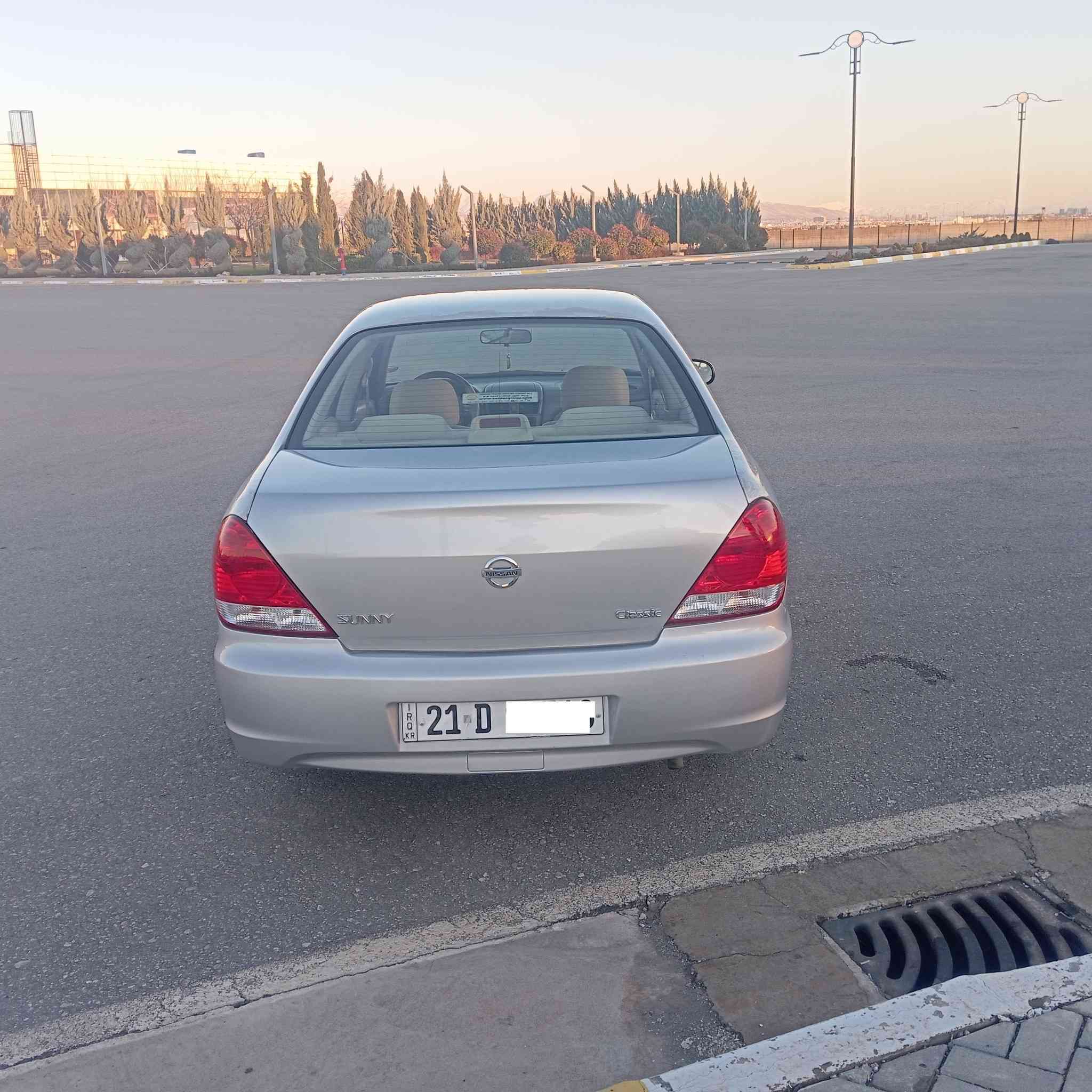 نیسان سەنی یابانی سلفەر مۆدێل ٢٠١٢ گێڕ اۆتۆماتیک مەکینە ١٦ ڕەش سۆبەر سەیارەکە کەلەو عەینەکوسویچ گۆنترۆڵە ٤ جام کاڕەبایە ناوزەردە ٣بارچەی بویاخە بی ناوگرتن گێڕو مەکینەو تەقەو رەقە تەبریت بەشەرت سەنەوی رەقەمی تازەیە  سعر ٩٧ گڵاو معامەلە لەسلێمانی زم *********** فایبەڕ واتساب لەسەرە
