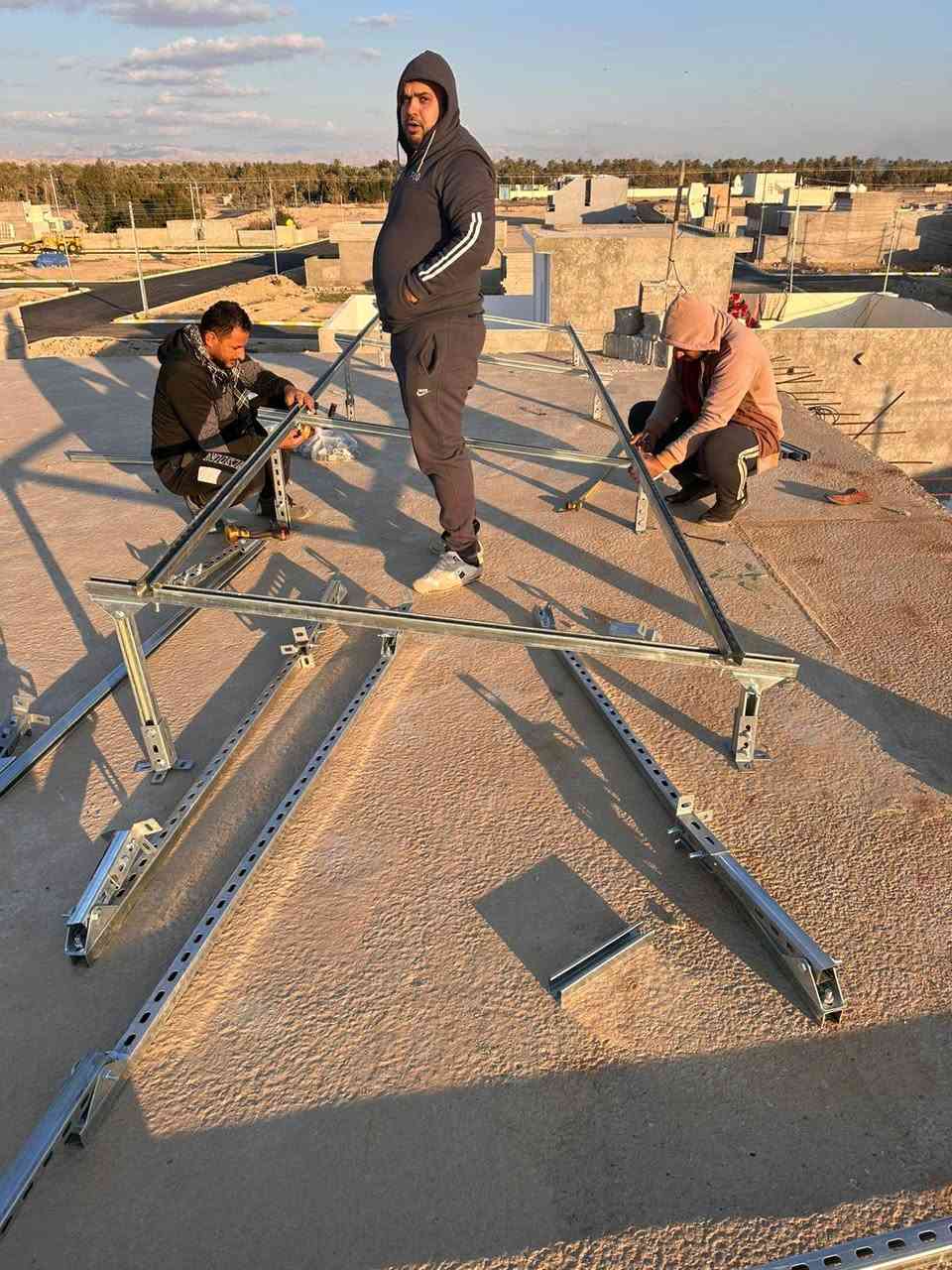 اليوم الثلاثاء الموافق 21/1/2026
تم بعون الله إكمال نصب  وتشغيل منظومتين  للطاقة الشمسية. 
* المنظومة الأولى:  في قضاء# مندلي (حي البكر): 
تجهز 20 أمبير نهارا  15 أمبير ليلا وتتكون المنظومة من:-
1-ألواح شمسية عدد 10 قدرة اللوح الواحد 620 واط
2- بطارية نوع ليثيوم قدرتها 15 كيلو واط
3- أنفيرتر قدرته 6 كيلو واط
4- بورد خاص بالمنظومة متكامل الحماية
5- هيكل حديد مغلون مقاوم للصدا

* المنظومة الثانية ايضا  في قضاء #مندلي (اشبيليا) 

تجهز 16 أمبير نهارا  15 أمبير ليلا وتتكون المنظومة من:-
1-ألواح شمسية عدد 8 قدرة اللوح الواحد 620 واط
2- بطارية نوع ليثيوم قدرتها 15 كيلو واط
3- أنفيرتر قدرته 8 كيلو واط
4- بورد خاص بالمنظومة متكامل الحماية
5- هيكل حديد مغلون مقاوم للصدا
#ملاحظه: لانعمل ببطاريات التجميع الرديئة. 

بإدارة عمر ياسين 
وحسن سالم
للأستفسار أكثر الأتصال او مراسلة الأرقام  التالية. ‏
0771 206 0460  
***********
